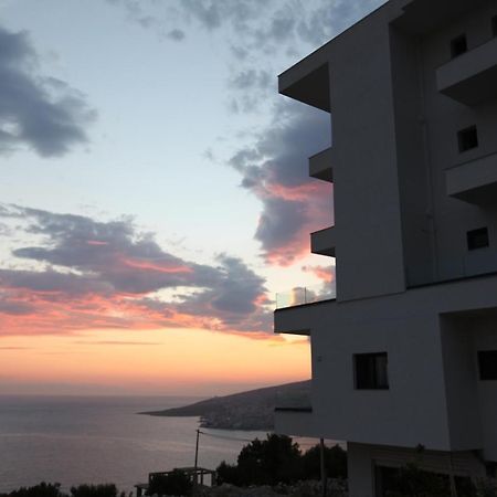 Angjelo Apartments Sarande Bagian luar foto