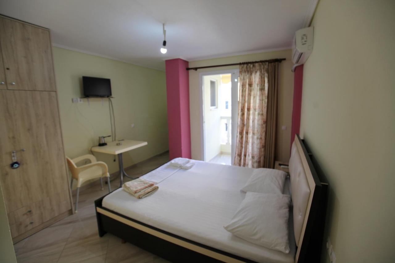 Angjelo Apartments Sarande Bagian luar foto