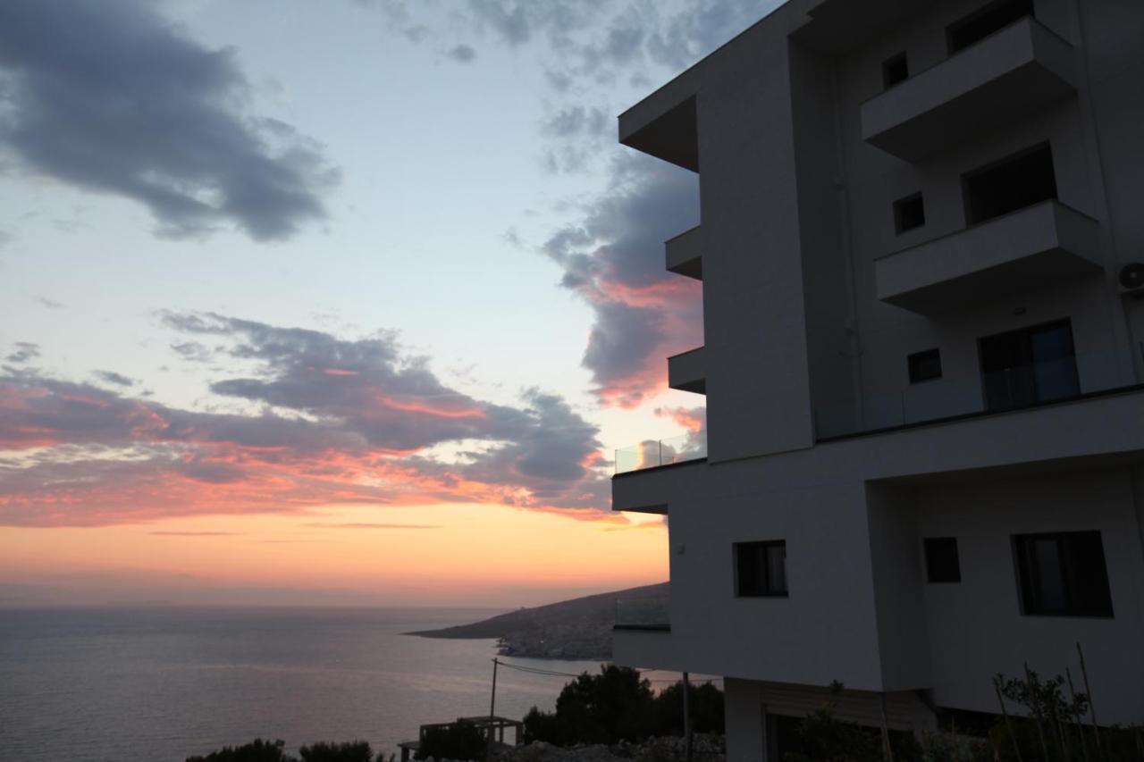 Angjelo Apartments Sarande Bagian luar foto