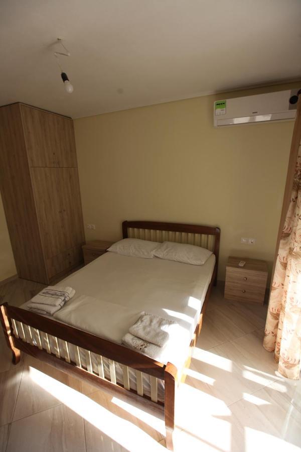 Angjelo Apartments Sarande Bagian luar foto