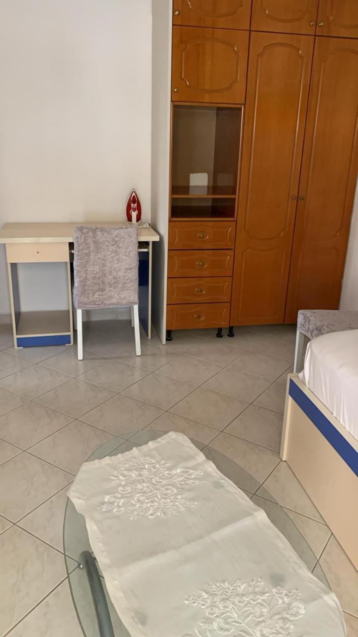 Angjelo Apartments Sarande Bagian luar foto